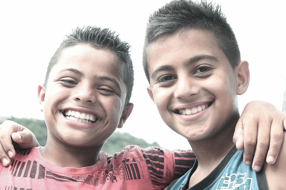 friends-smiling-friendship